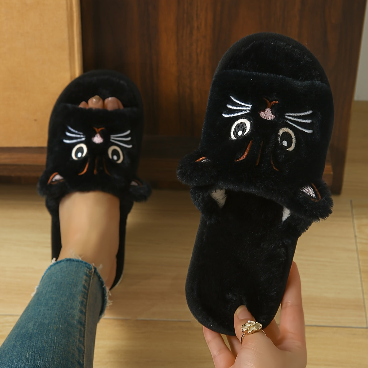 Women's comfortable black and white cat Faux Fur slippers - soft Faux Fur, non-slip EVA sole, hand wash or dry clean, suitable for indoor use - suitable for all seasons